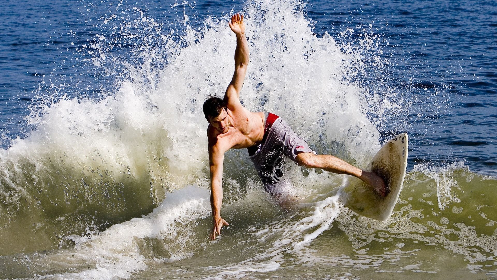 弗兰:全黑队的“战术执行者”,每次传球和防守都能精确打击对方漏洞